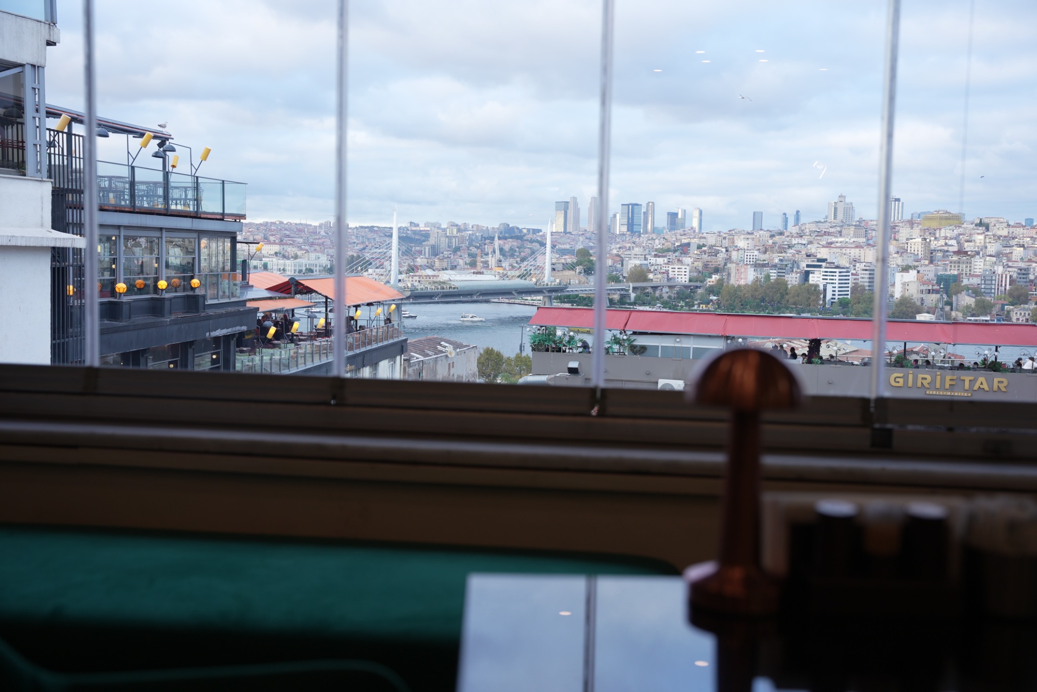 Feyruze terasından İstanbul ve Boğaz manzarası gündüz
