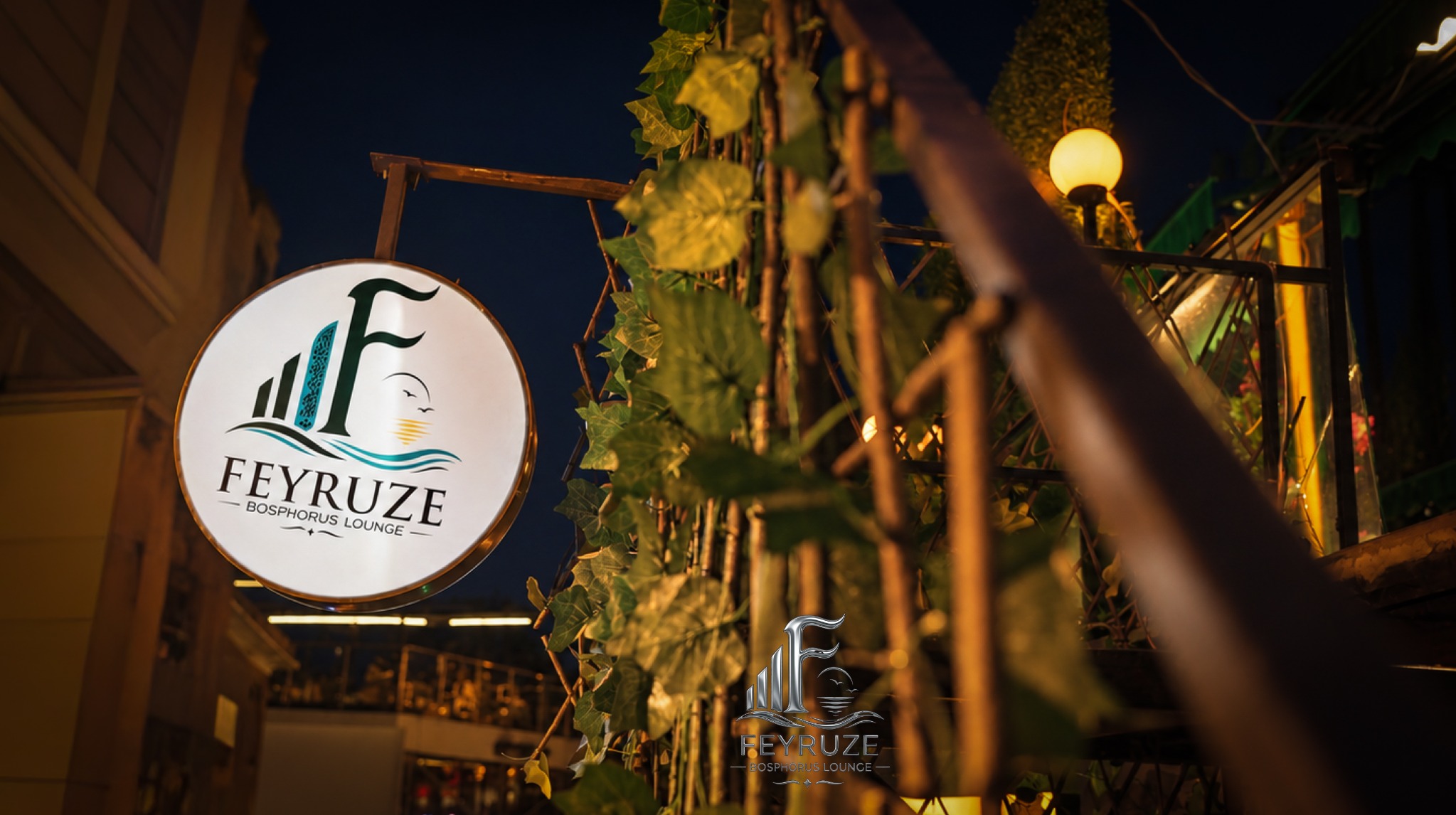 Feyruze'nin girişindeki ışıklı tabelası